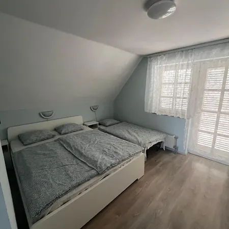 Tieff Apartmanhaz Balatonmariafuerdo Hullamtelep Feriehus *