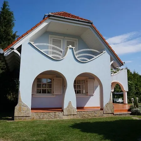 Tieff Apartmanhaz Balatonmariafuerdo Hullamtelep Balatonkeresztur