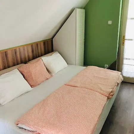 Tieff Apartmanhaz Balatonmariafuerdo Hullamtelep *